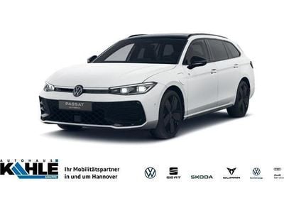 Neu VW Passat R-line 177 PS (130 kW) 2025 Weiß (pure white uni / grenadillschwarz) Kombi
