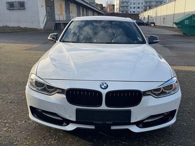 Weiß Gebraucht 2013 BMW 330 Sport Line Kombi | 13.990 € (Fairer Preis)