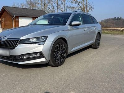 Gebraucht Skoda Superb LAURIN & KLEMENT 190 PS (139 kW) 2019 Silber Kombi