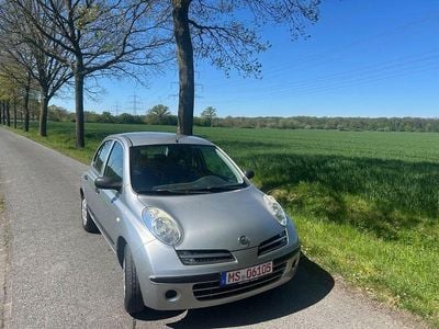 Usado Nissan Micra Acenta 65 HP (47 kW) 2006 Prateado Sedan
