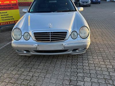 Gebraucht Mercedes E280 Avantgarde 204 PS (150 kW) 2002 Silber Limousine