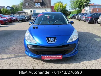 Gebraucht Peugeot 206+ Style 60 PS (44 kW) 2011 Blau Kleinwagen