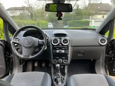 Używany Opel Corsa Innovation 90 KM (66 kW) 2009 Czarny Hatchback