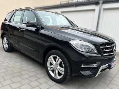 Schwarz 040 Gebraucht 2013 Mercedes ML350 AMG SUV | 18.500 € (Etwas zu teuer)