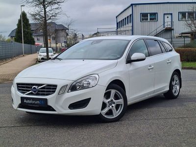 gebraucht Volvo V60 Kombi Momentum*Klima*PDC*SHZ*Schiebedach*