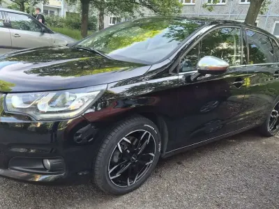 Gebraucht Citroën C4 Attraction 131 PS (96 kW) 2014 Schwarz Limousine