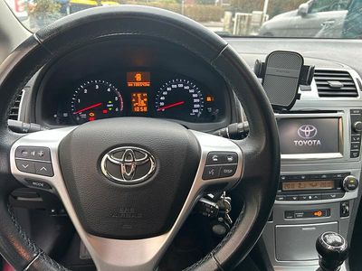 Gebraucht Toyota Avensis T2 150 PS (110 kW) 2012 Rot Kombi