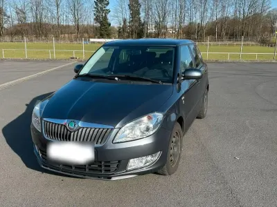 Gebraucht Skoda Fabia Family 105 PS (77 kW) 2012 Grau Limousine