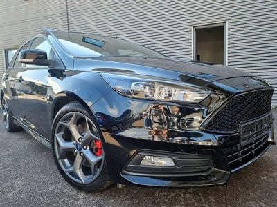 Second-hand Ford Focus ST 250 CP (183 kW) 2016 Negru Berlinǎ