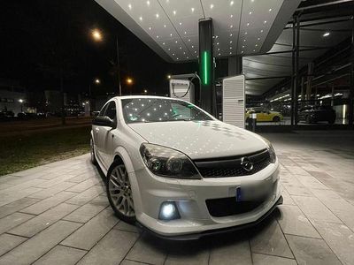 Usata Opel Astra Edition 300 CV (220 kW) 2008 Bianco Coupé