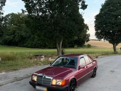 Gebraucht Mercedes 190 122 PS (89 kW) 1991 Rot Limousine