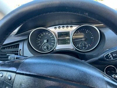 Mercedes R320