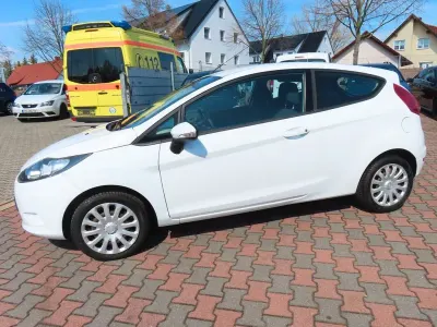 Gebraucht Ford Fiesta Trend 60 PS (44 kW) 2009 Weiß Kleinwagen