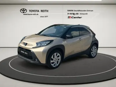 Gebraucht Toyota Aygo X Pulse 72 PS (52 kW) 2022 Ginger beige (4u9)/ black mica SUV