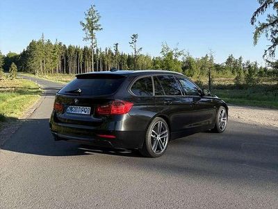 Gebraucht BMW 320 Sport Line 184 PS (135 kW) 2013 Schwarz Kombi