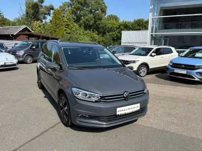 Gebraucht VW Touran Highline 150 PS (110 kW) 2023 Grau Van / Kleinbus