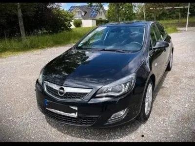 Gebraucht Opel Astra Design Edition 140 PS (102 kW) 2011 Schwarz Limousine