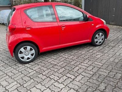 Gebraucht Toyota Aygo 68 PS (50 kW) 2007 Rot Kleinwagen