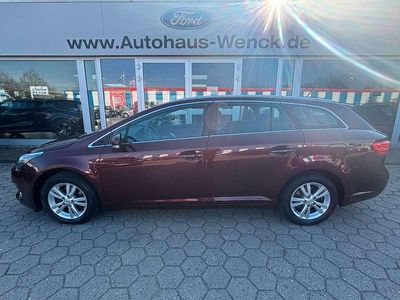 Gebraucht Toyota Avensis Life 147 PS (108 kW) 2013 Rot Kombi