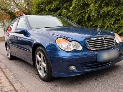 Gebraucht Mercedes 220 2004 Blau Kombi