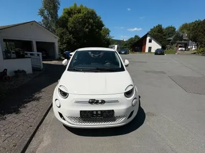 Neu Fiat 500e 86 kW (118 PS) 2026 Weiß Limousine