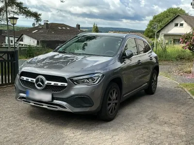 Gebraucht Mercedes GLA200 163 PS (119 kW) 2020 Grau SUV