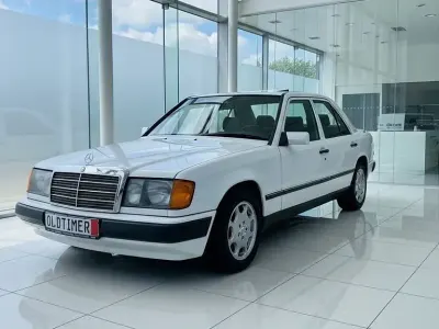 Brugt Mercedes E230 132 HK (97 kW) 1985 Hvid Sedan