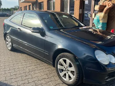 Gebraucht Mercedes C180 129 PS (94 kW) 2002 Blau Coupé