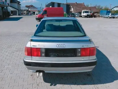 Używany Audi 80 90 KM (66 kW) 1993 Srebrny Sedan/Limuzyna