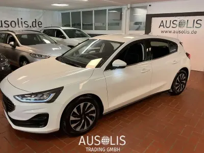 Gebraucht Ford Focus Titanium 116 PS (85 kW) 2023 Frozen white Limousine