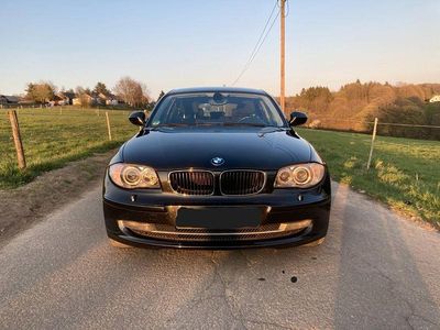 Gebraucht BMW 118 Sport Line 143 PS (105 kW) 2010 Schwarz Kleinwagen