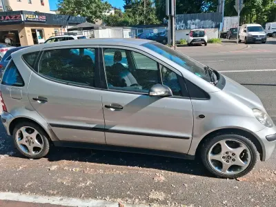 Neu Mercedes A160 102 PS (75 kW) 2026 Grau Kleinwagen