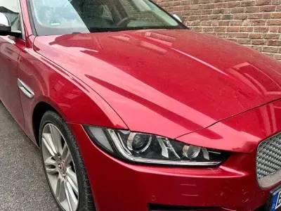 Gebraucht Jaguar XE Prestige 179 PS (131 kW) 2015 Rot Limousine