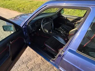 Gebraucht Mercedes 190 Avantgarde 136 PS (100 kW) 1993 Blau Limousine