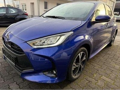 Neu Toyota Yaris Hybrid Active 116 PS (85 kW) 2025 Juniper blue Kleinwagen