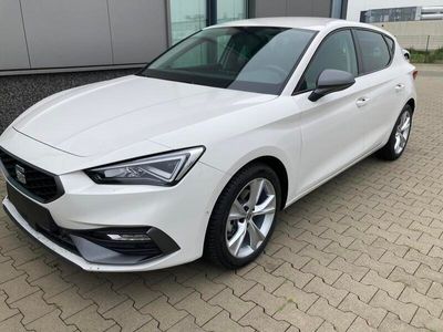 gebraucht Seat Leon 1.5 TSI 130PS, Weiß, 5 Jahre Garantie, FULL LED HIGH – Scheinwerfer, Link (Navigationsfunktion), Winterpaket, Rückfahrkamera, Adaptiver Tempomat, Digitales Cockpit, Climatronic 3-Zonen, 17" Leichtmetallräder, Abgedunkelte Scheiben