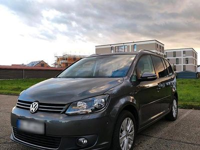 Gebraucht VW Touran Life 140 PS (102 kW) 2014 Grau Van / Kleinbus