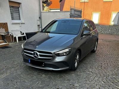 Gebraucht Mercedes B200 Progressive 163 PS (119 kW) 2021 Grau Van / Kleinbus