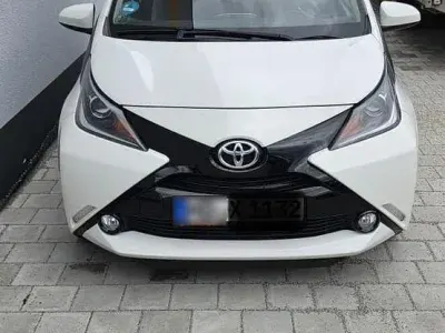Gebraucht Toyota Aygo 69 PS (50 kW) 2016 Weiß Kleinwagen