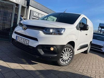 Schaumweiß Gebraucht 2021 Toyota Proace City City Van / Kleinbus | 14.500 € (Etwas zu teuer)