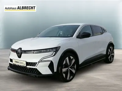 Używany Renault Megane E-Tech Techno 160 kW (218 KM) 2022 Biały Sedan/Limuzyna