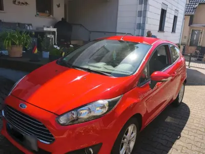 Gebraucht Ford Fiesta 100 PS (73 kW) 2015 Rot Kleinwagen