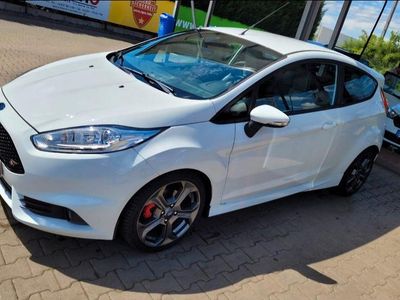 Gebraucht Ford Fiesta ST 182 PS (133 kW) 2016 Weiß Kleinwagen