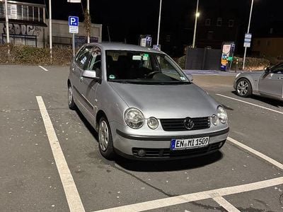 Gebraucht VW Polo Basis 64 PS (47 kW) 2004 Silber Kleinwagen