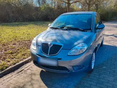 Gebraucht Lancia Ypsilon 78 PS (57 kW) 2008 Grau Kleinwagen