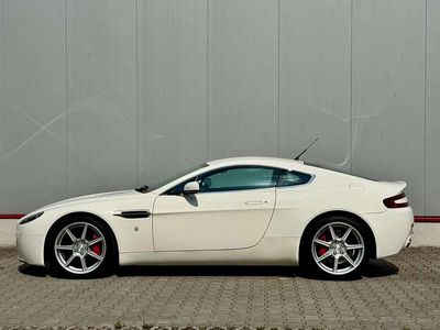 Aston Martin V8