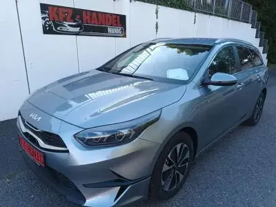 Neu Kia Ceed 140 PS (102 kW) 2026 Silber Kleinwagen