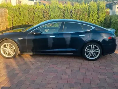 Käytetty Tesla Model S 309 kW (421 HP) 2013 Sininen Viistoperä