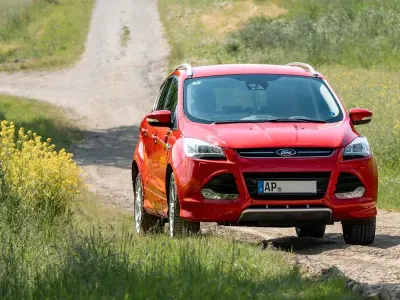 Gebraucht Ford Kuga Individual 150 PS (110 kW) 2014 Rot SUV