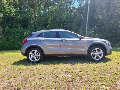 Gebraucht Mercedes GLA200 156 PS (114 kW) 2019 Grau SUV
